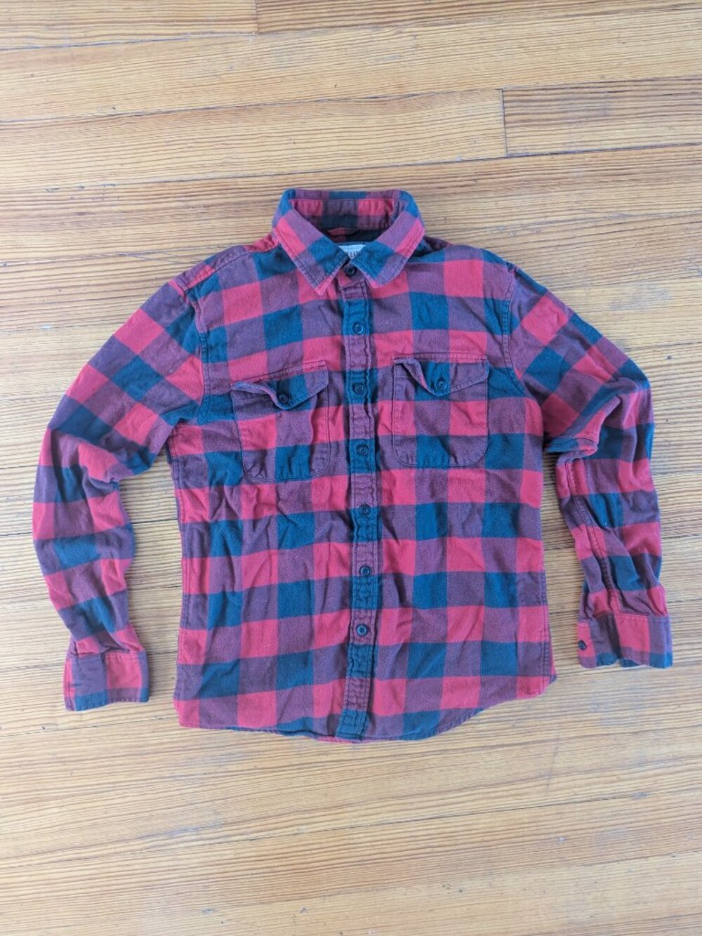 American Eagle Mens Small Red Black Buffalo Plaid Flannel Button Down Shirt